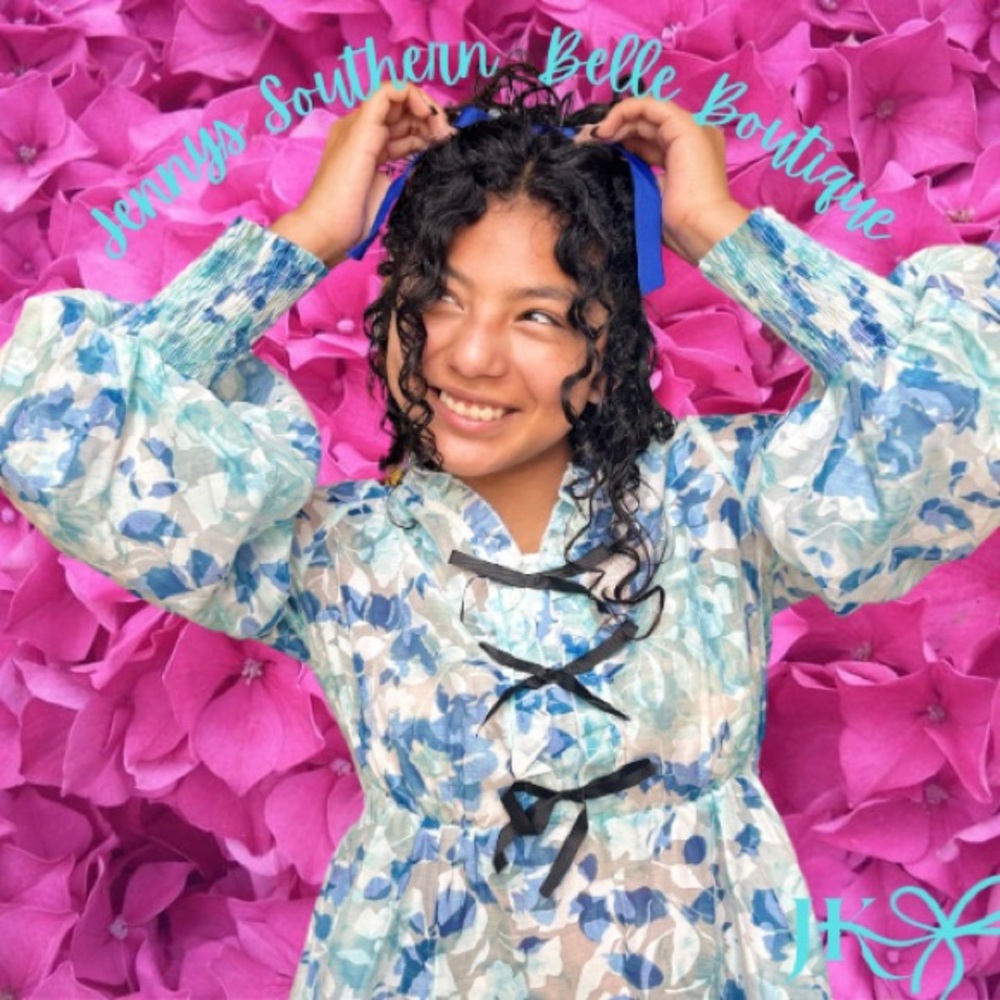 Floral Blue and White blouse 🎀